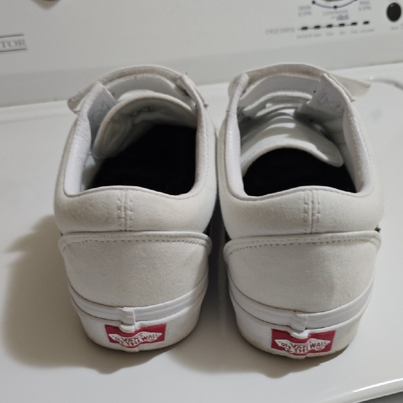 Vans Men White and Black Velcro Sneakers - Picture 4 of 5
